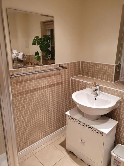 Beautiful Ensuite Room Веллингборо Экстерьер фото